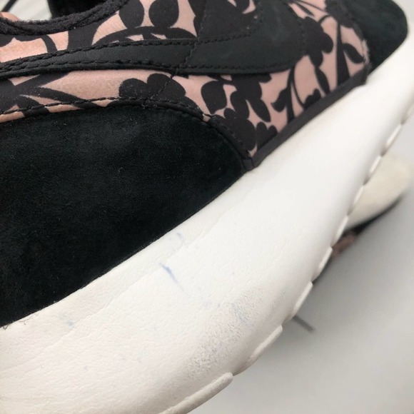 NIKE x Liberty WOMENS ROSHE ONE LIBERTY - Picture 5 of 12